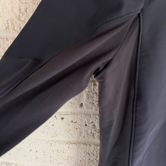 Lululemon Mens 1/2 Zip Pullover - Picture 4 of 8